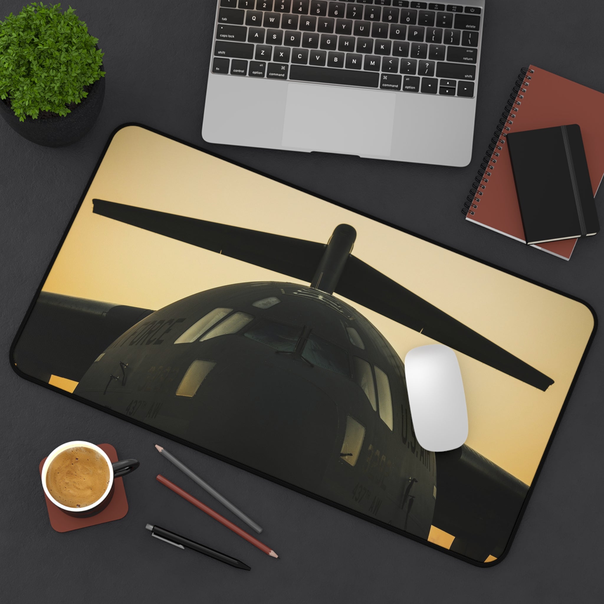 C-17 Globemaster Desk Mat - I Love a Hangar