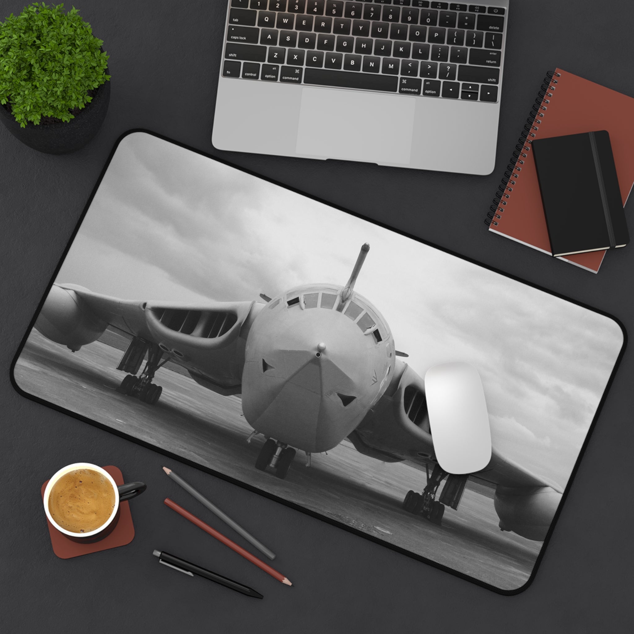HP Victor Desk Mat - I Love a Hangar