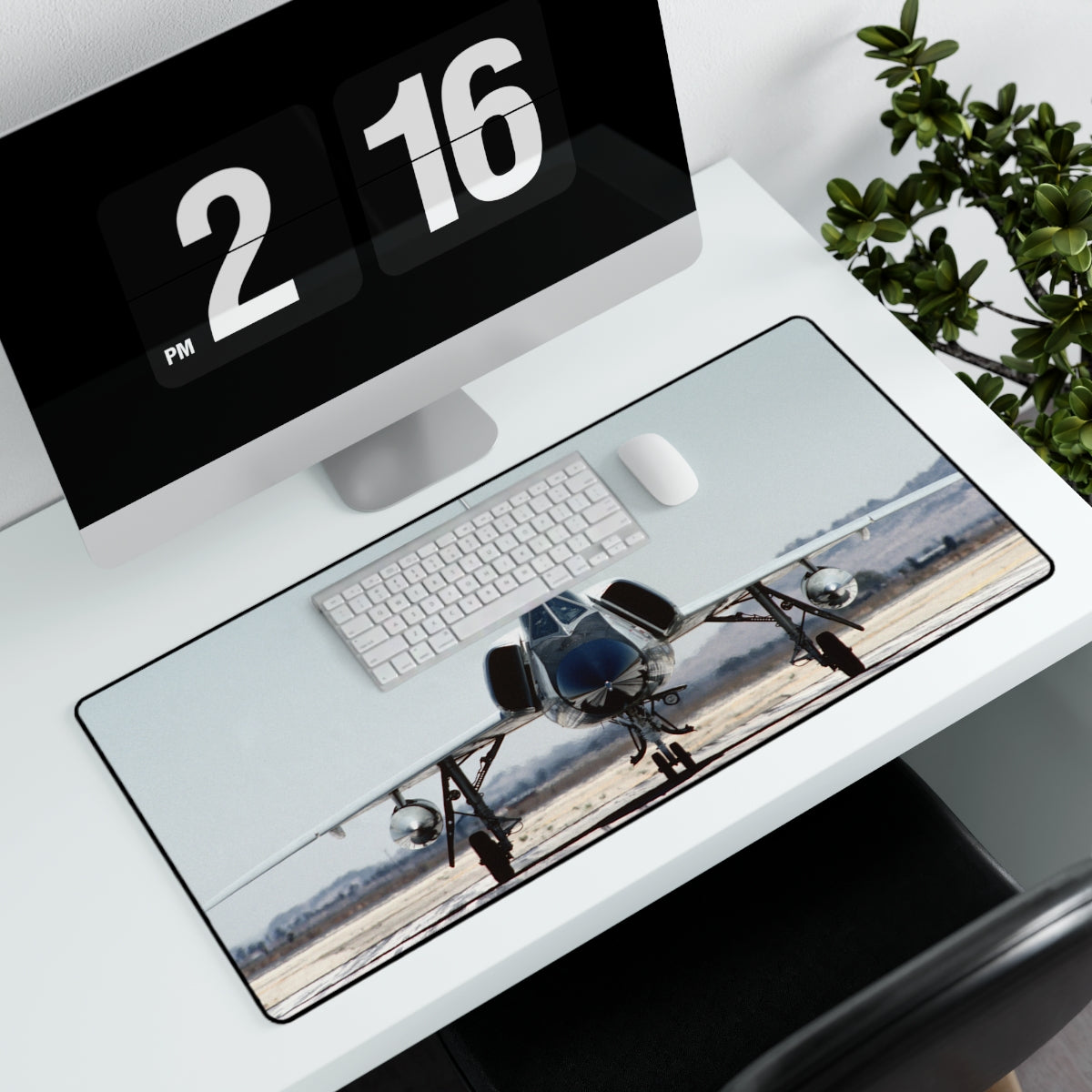 F-106 "Delta Dart" Desk Mat - I Love a Hangar