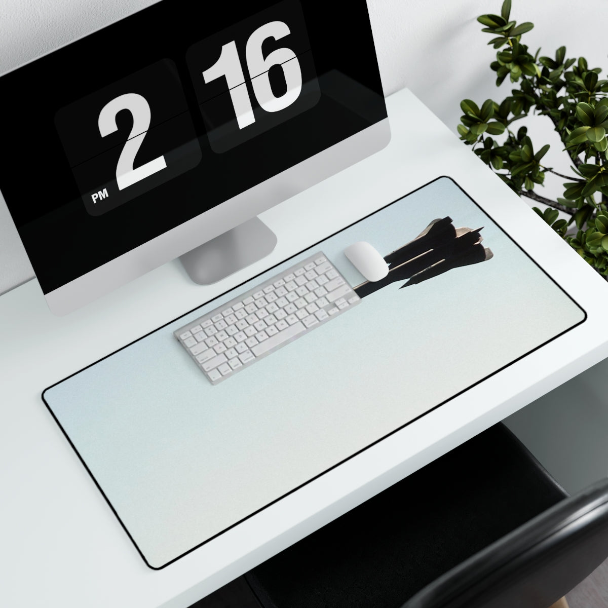 SR-71 "Blackbird" Desk Mat - I Love a Hangar
