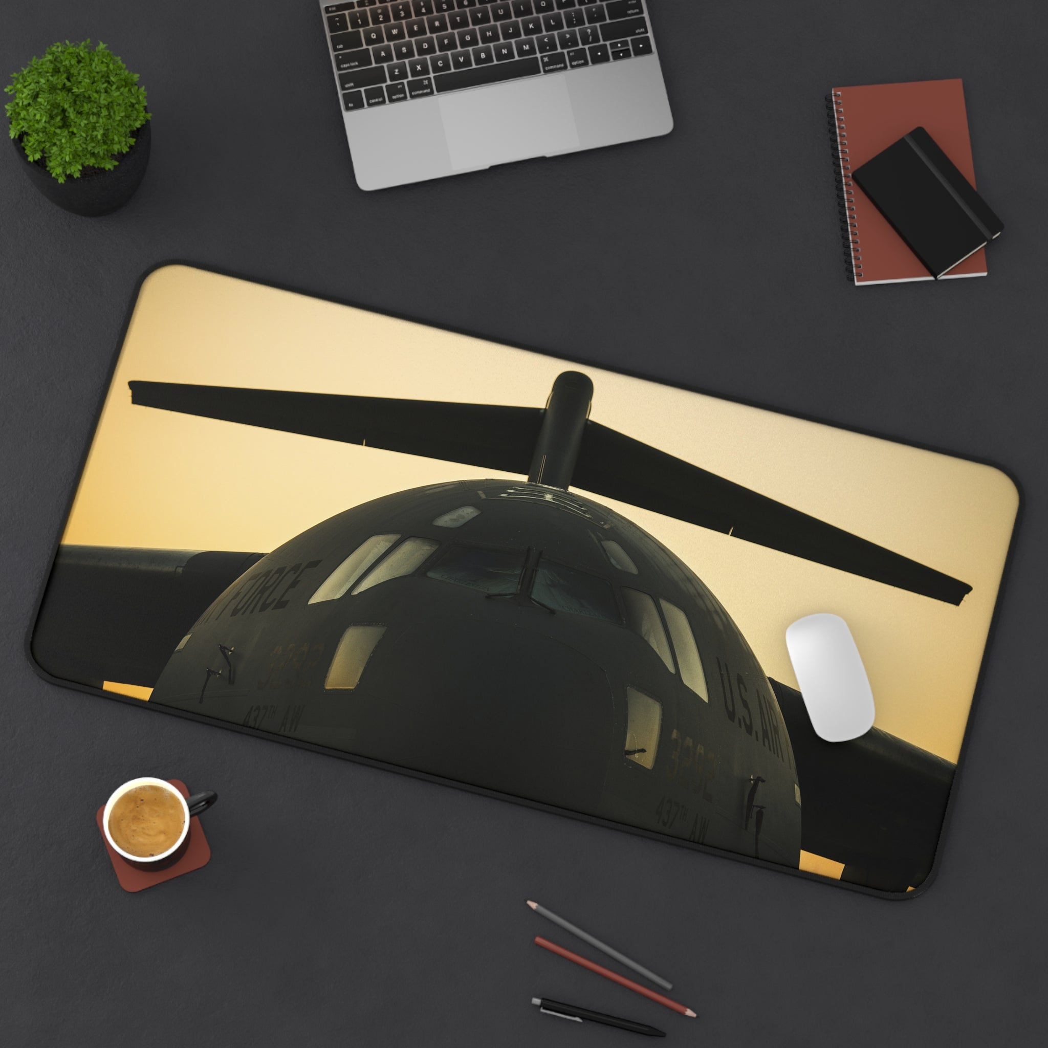 C-17 Globemaster Desk Mat - I Love a Hangar