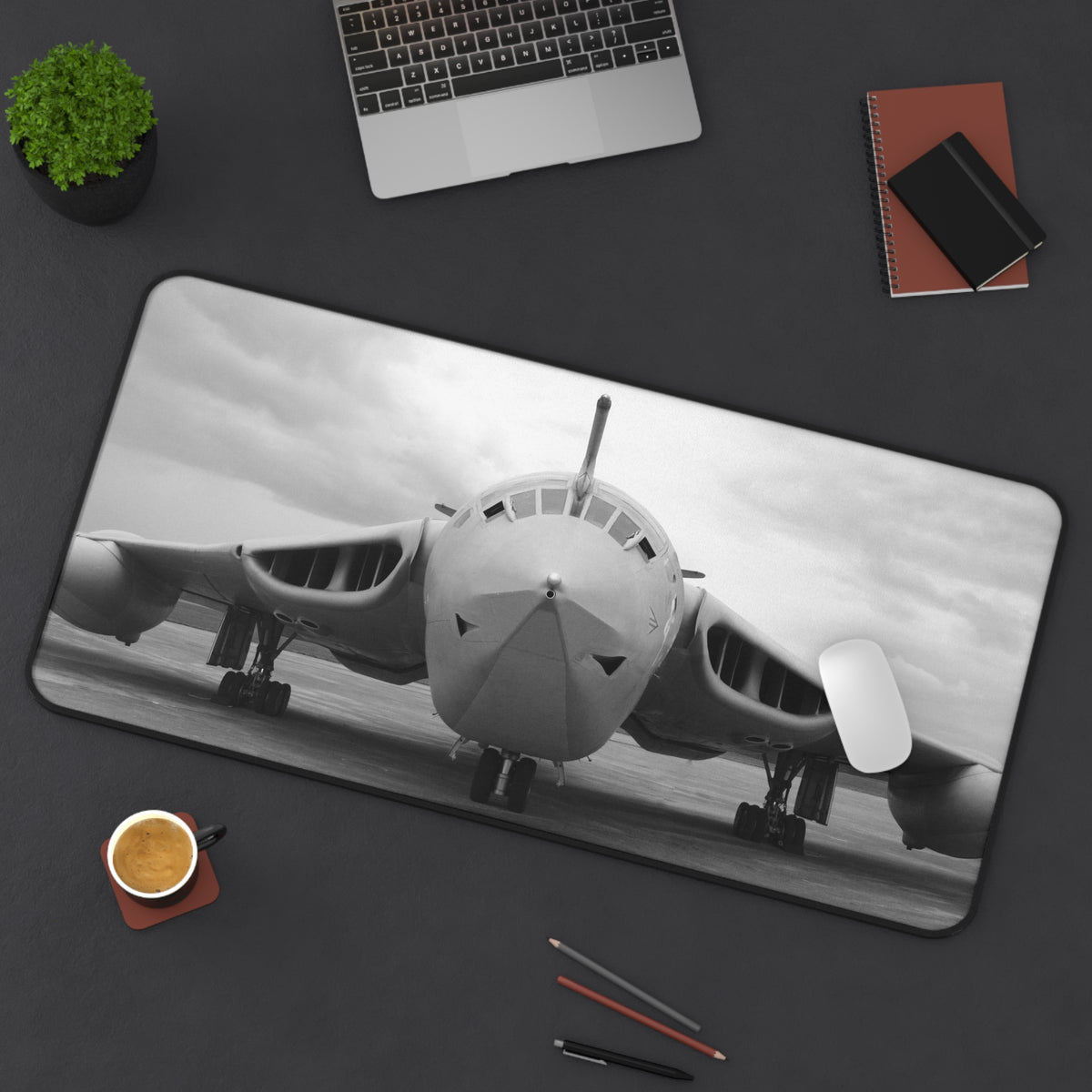 HP Victor Desk Mat - I Love a Hangar