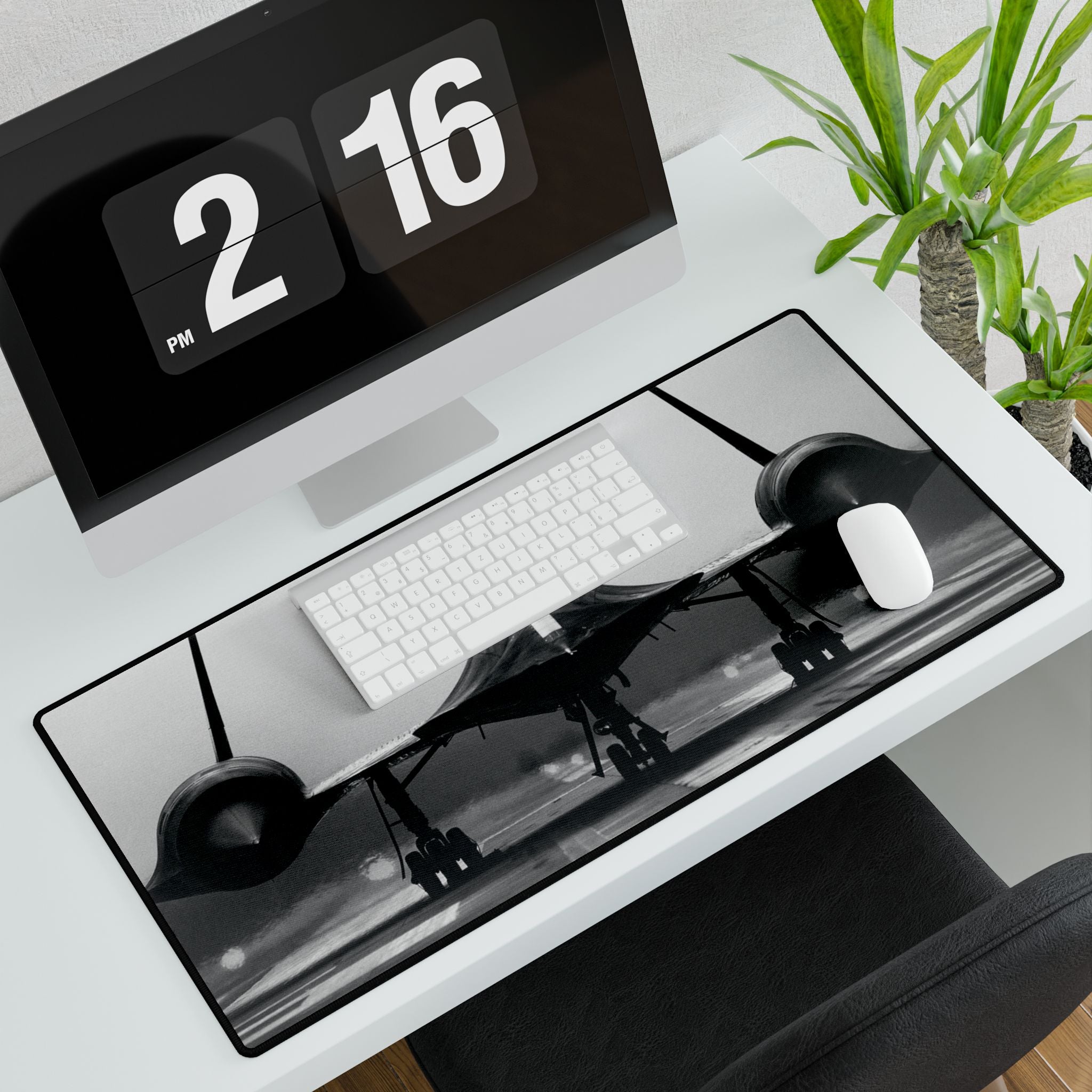 SR-71 Blackbird Desk Mat - I Love a Hangar