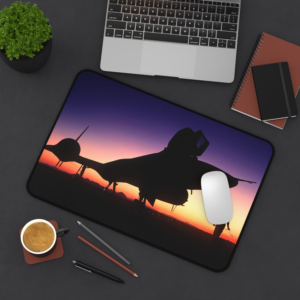 SR-71 "Blackbird" Sunset Desk Mat - I Love a Hangar