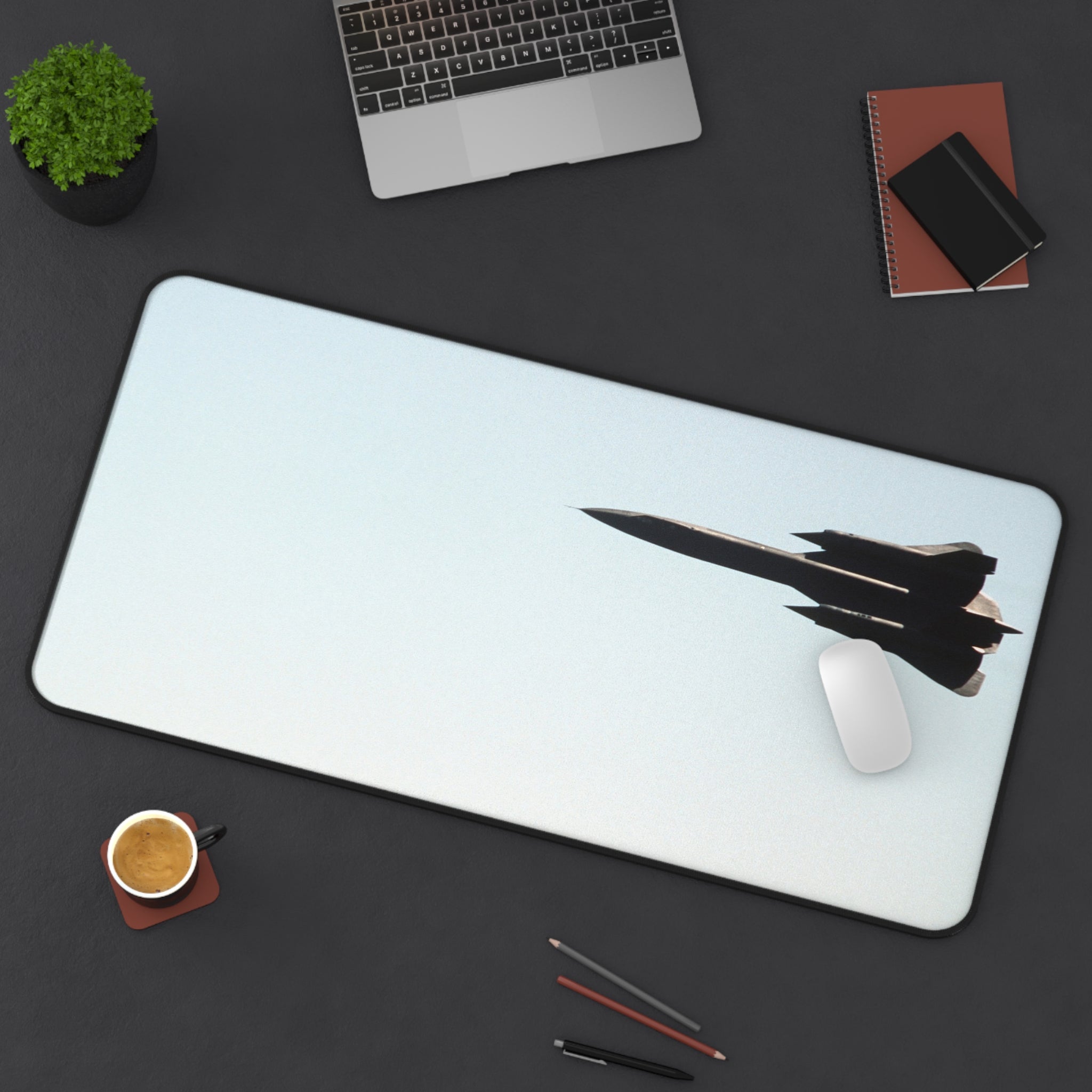 SR-71 "Blackbird" Desk Mat - I Love a Hangar