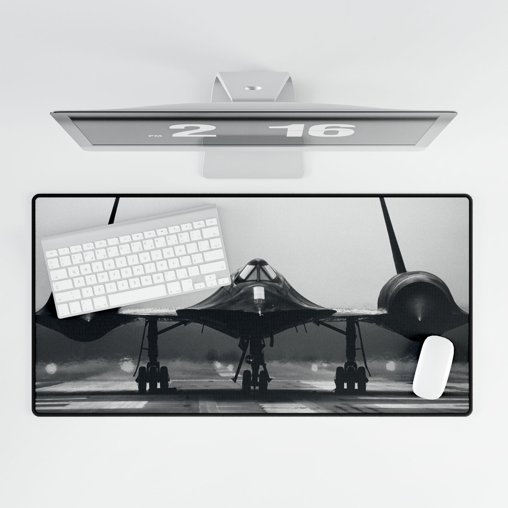 SR-71 Blackbird Desk Mat - I Love a Hangar