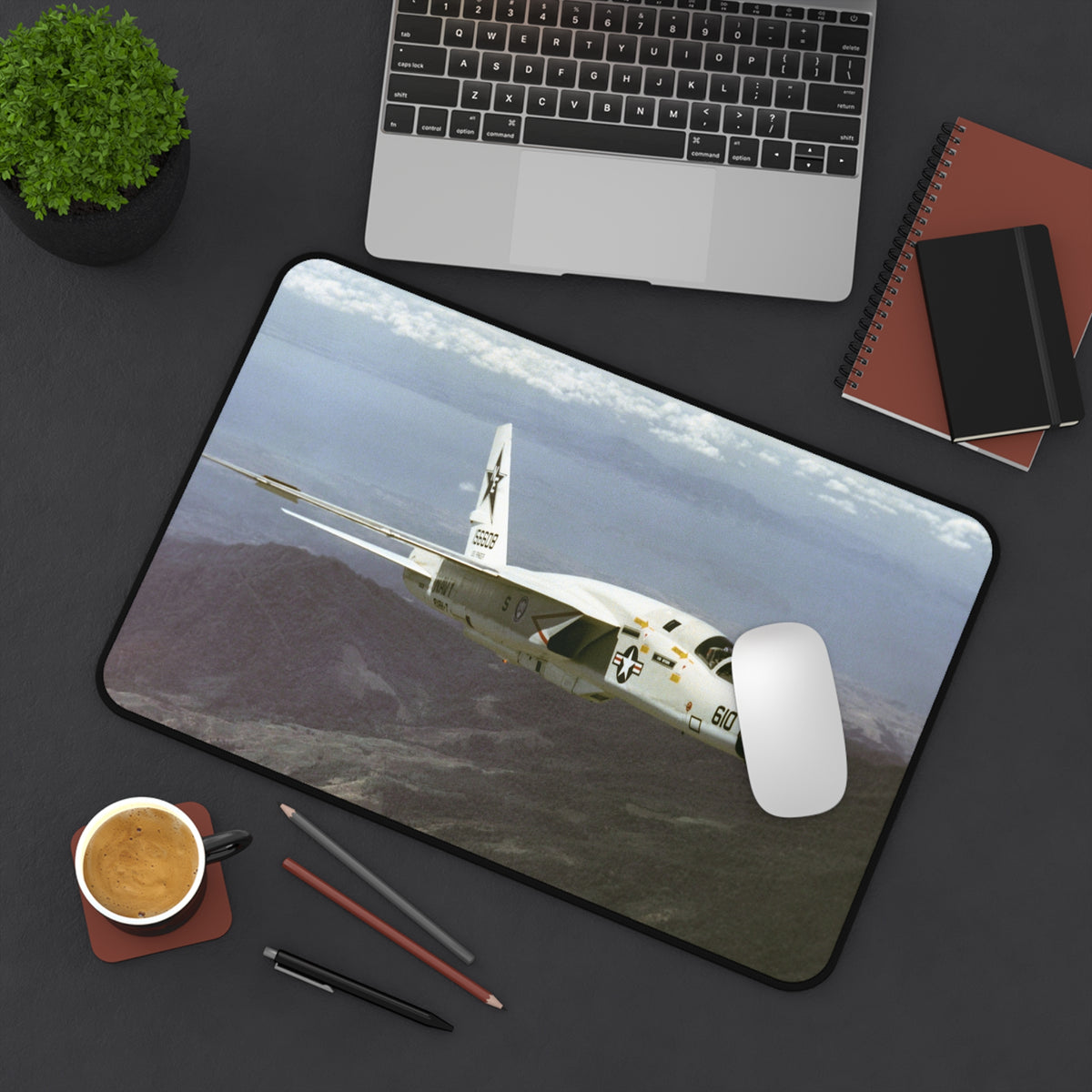 RA-5C "Vigilante" Desk Mat - I Love a Hangar