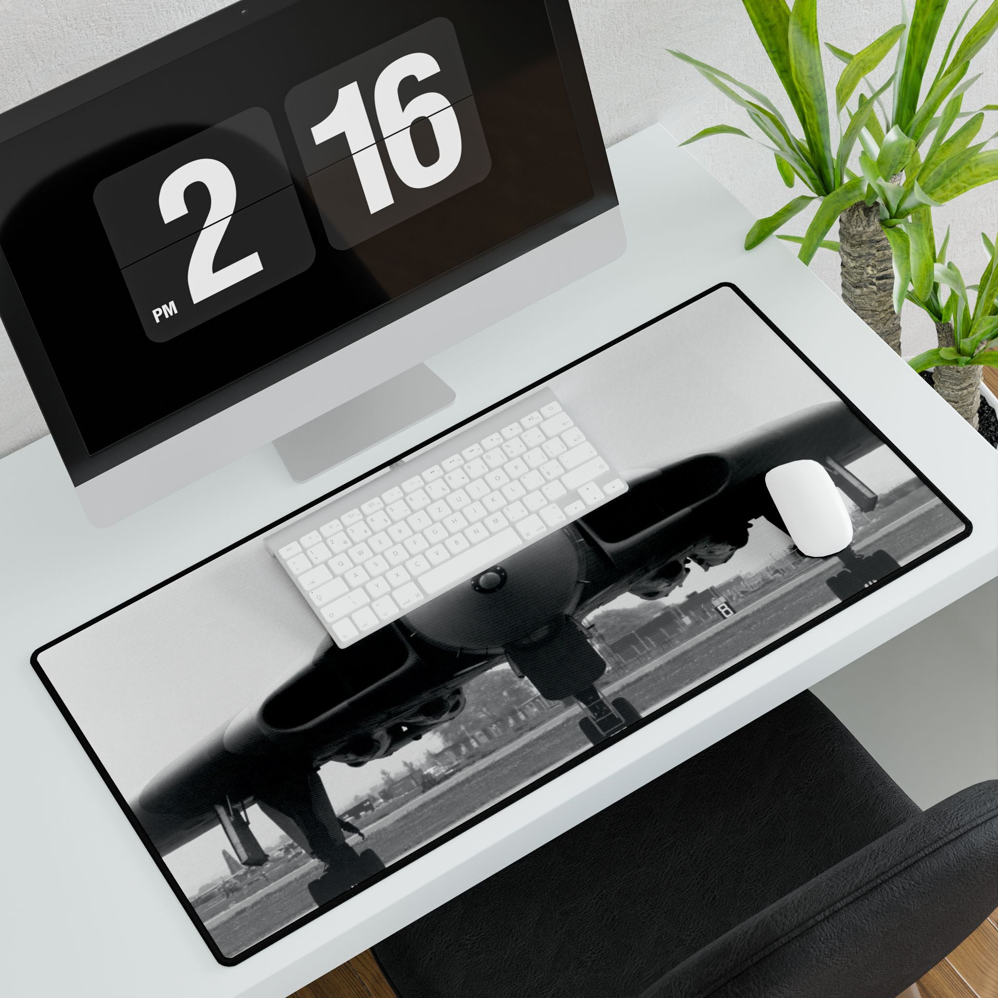 Vulcan Desk Mat - I Love a Hangar