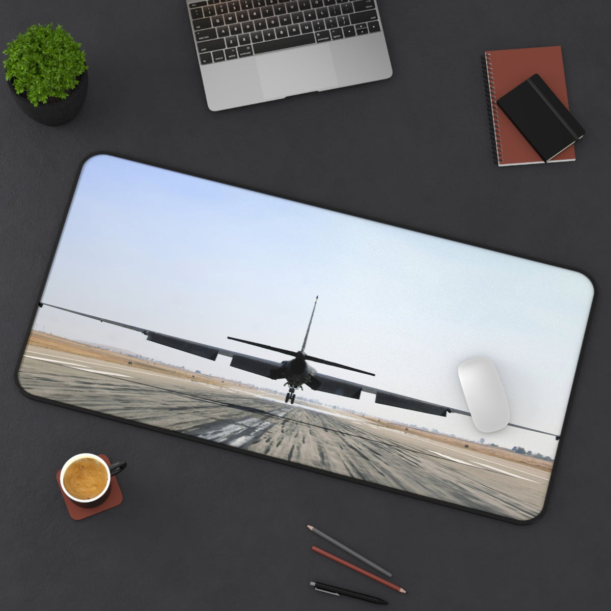 U-2 Dragon Lady Desk Mat - I Love a Hangar