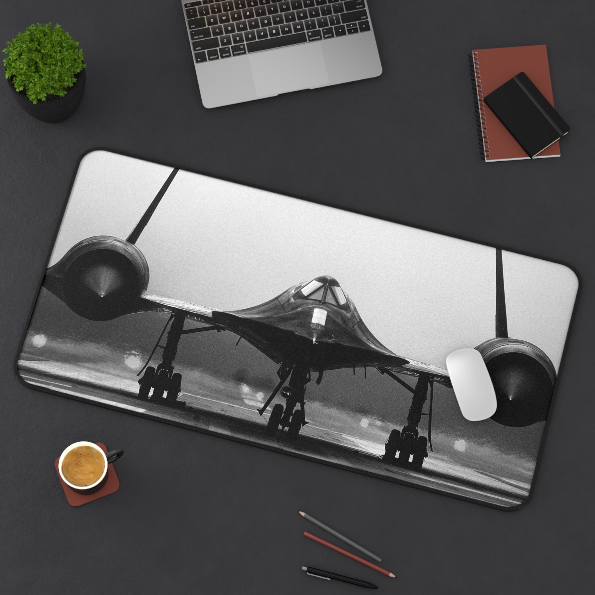 SR-71 Blackbird Desk Mat - I Love a Hangar