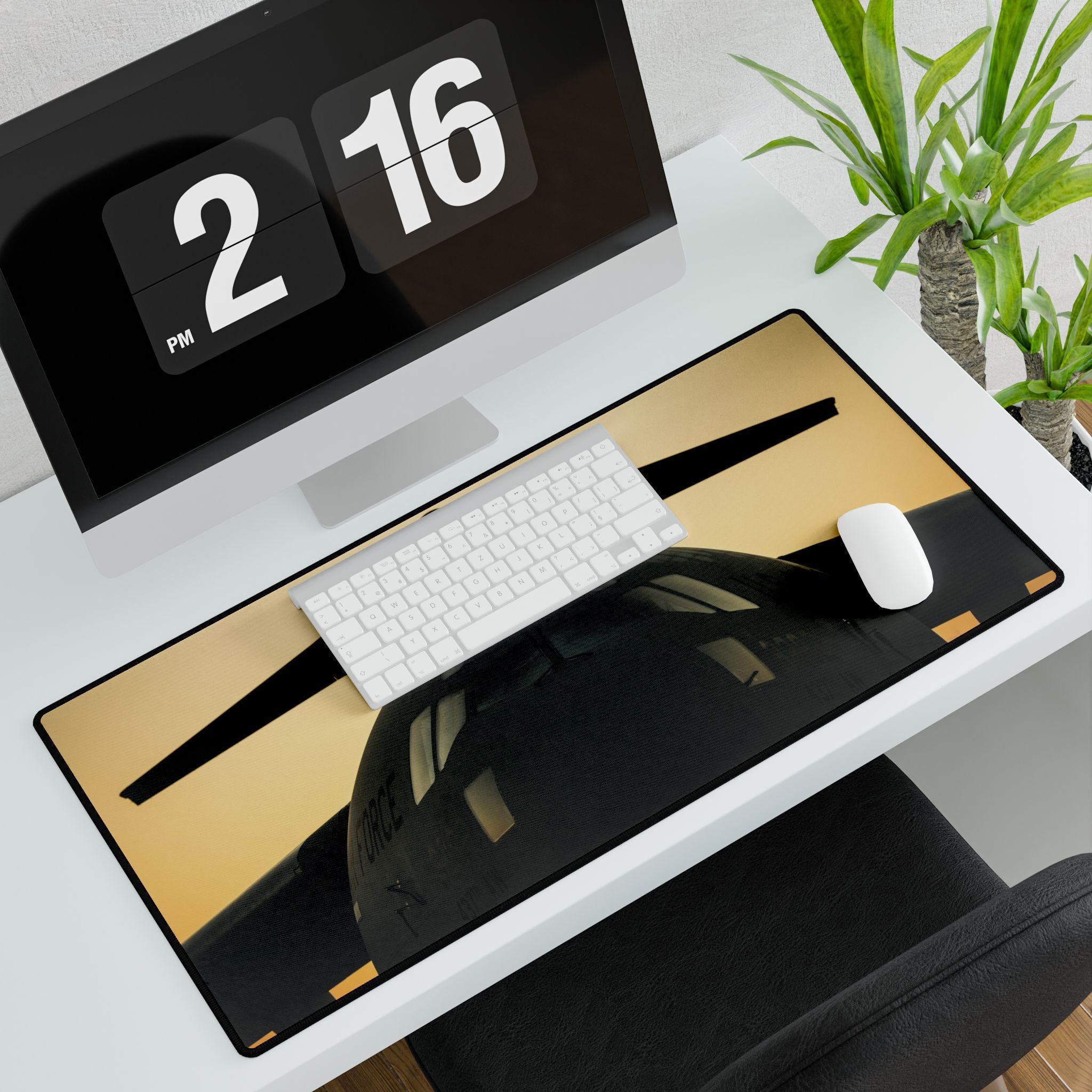 C-17 Globemaster Desk Mat - I Love a Hangar