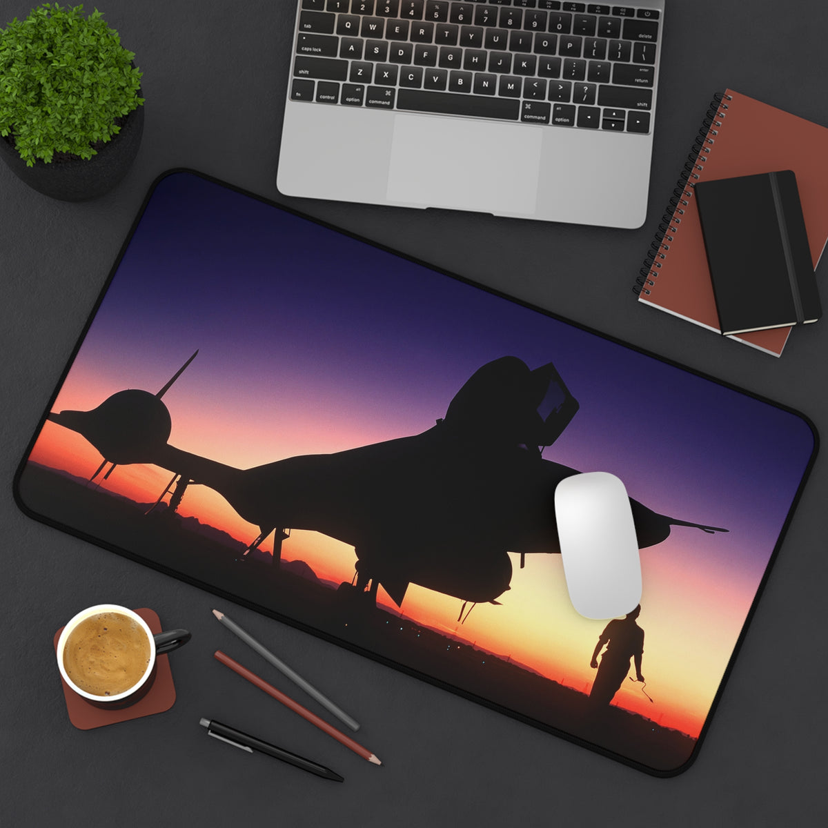 SR-71 "Blackbird" Sunset Desk Mat - I Love a Hangar