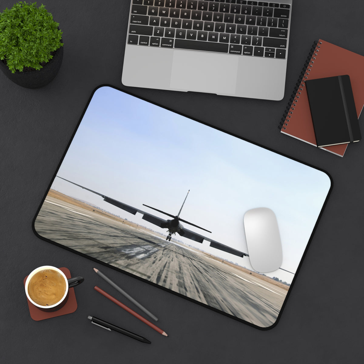 U-2 Dragon Lady Desk Mat - I Love a Hangar
