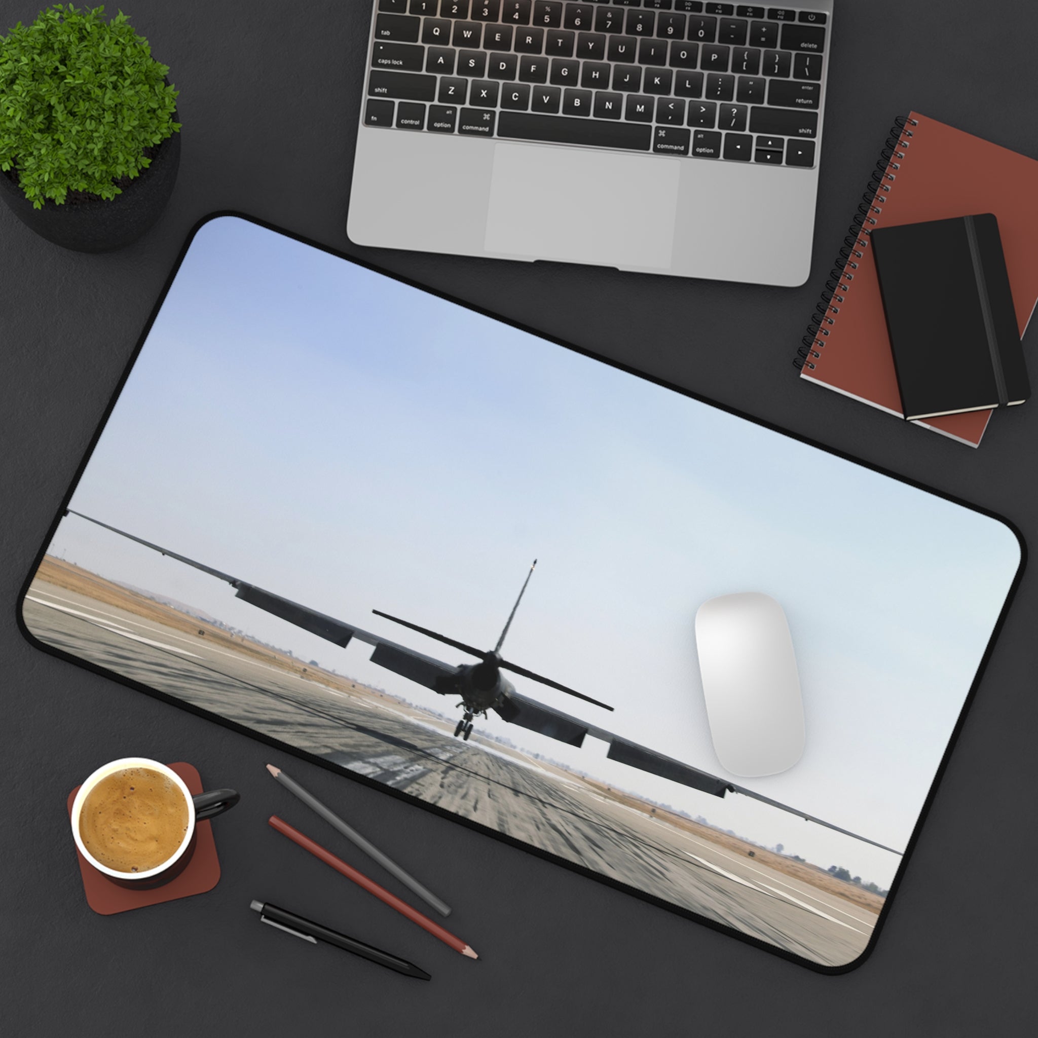 U-2 Dragon Lady Desk Mat - I Love a Hangar