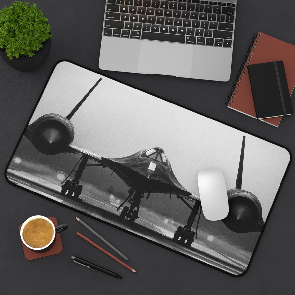 SR-71 Blackbird Desk Mat - I Love a Hangar