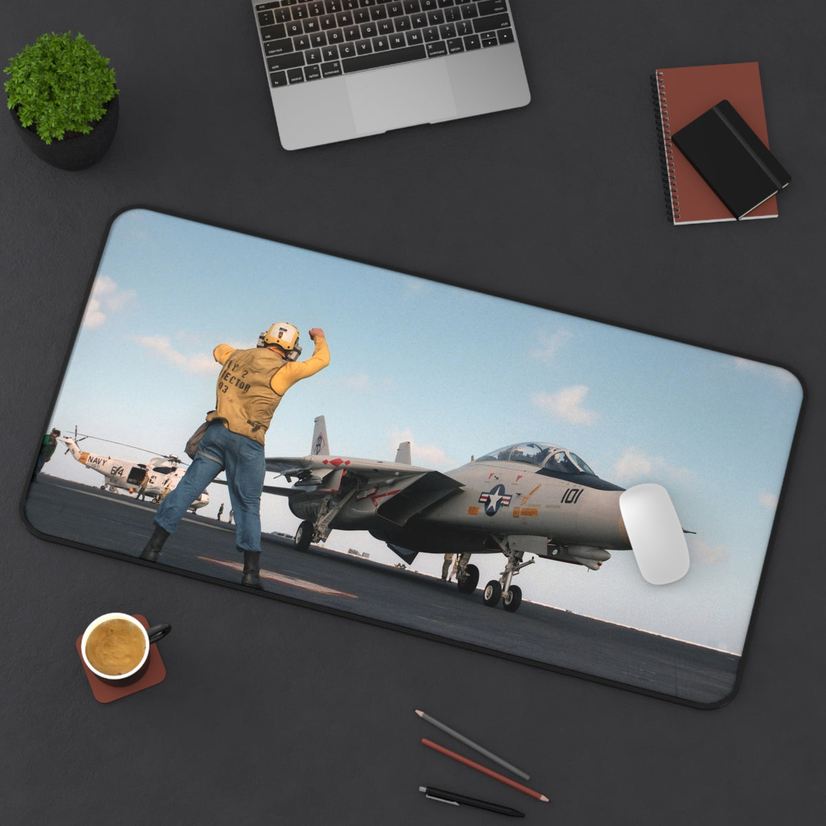 F-14 Tomcat Positioning For Launch Desk Mat - I Love a Hangar