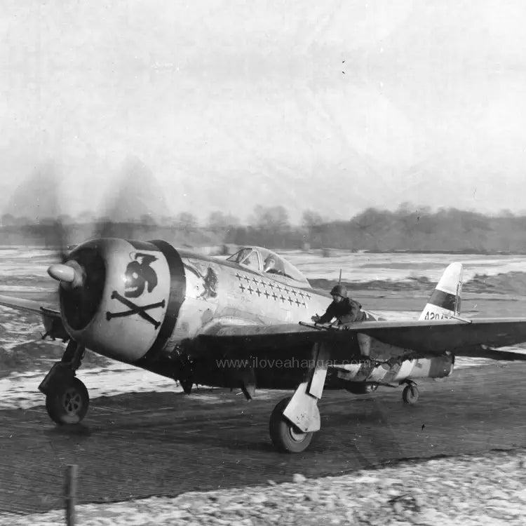 P-47 "FT-L" of Glenn Eagleston Low Top Canvas Shoes - I Love a Hangar